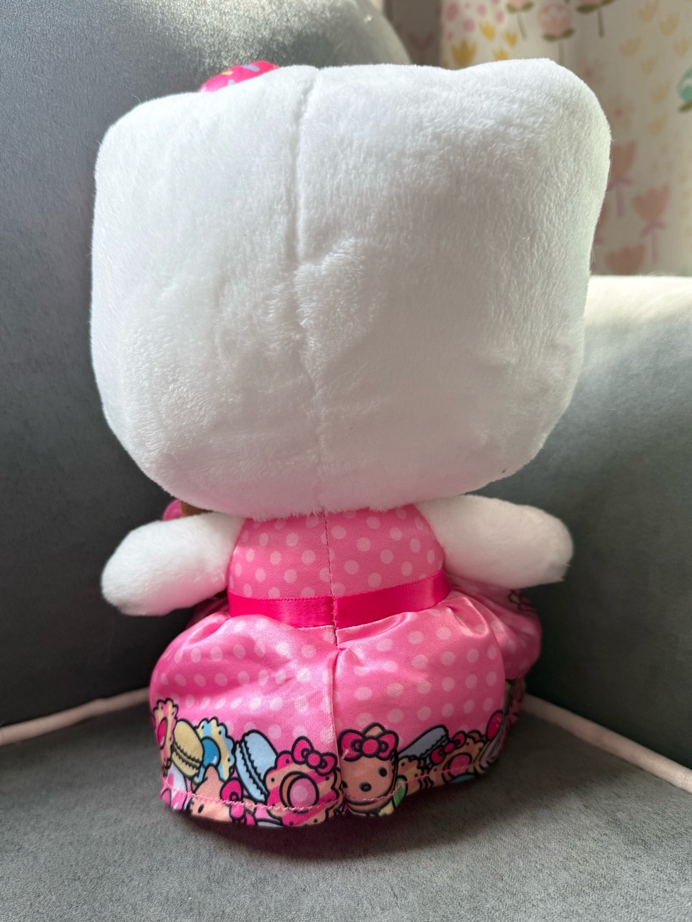 Sanrio Hello Kitty Cafe Plush 8" Bakery Dress and Gingerbread Cookie - Picture 2 of 4
